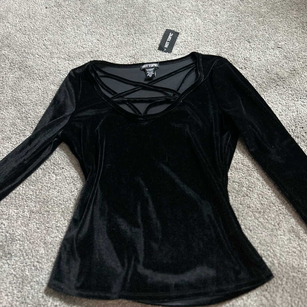 Cross detail long sleeves velvet shirt.